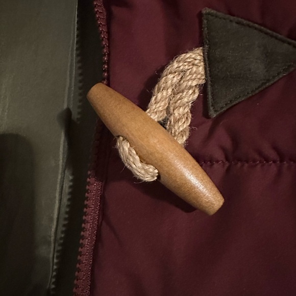 Legendary Whitetails Puffer Vest - Picture 3 of 6